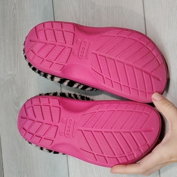 Crocs Juniors Blitzn Girls Barbie Zebra Clogs Insulated lined Slippers  shoes J2 - Picture 11 of 12